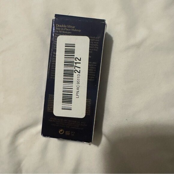 Estee Lauder Double Wear Stay-in-Place Foundation 3W1.5 Fawn - Picture 5 of 9